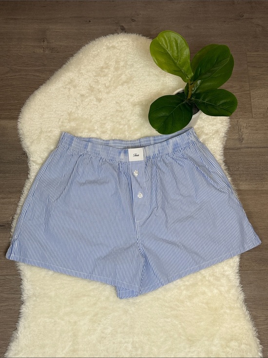 Aritzia Pants - NWT Aritzia TNA High-Waist Shorts
